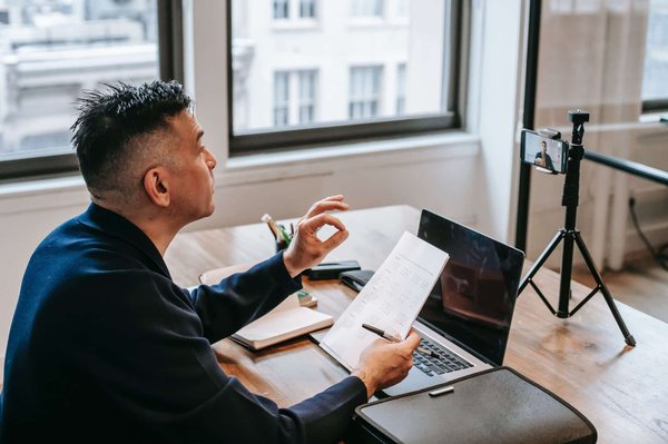 Le mentorat professionnel : Bénéfices et conseils pour trouver un mentor