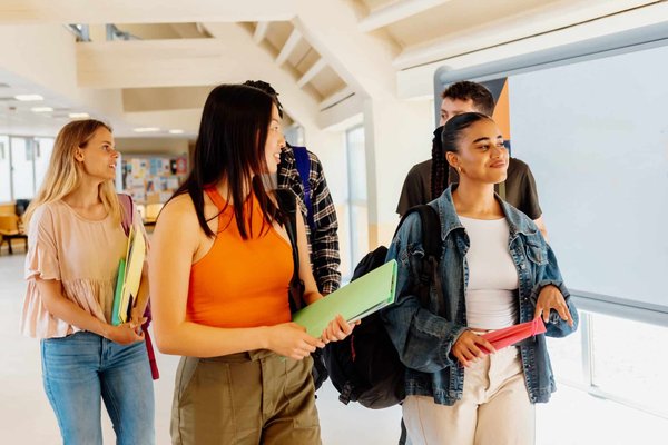 Quelle est l'importance de l'éducation physique adaptée pour les enfants à besoins spécifiques ?